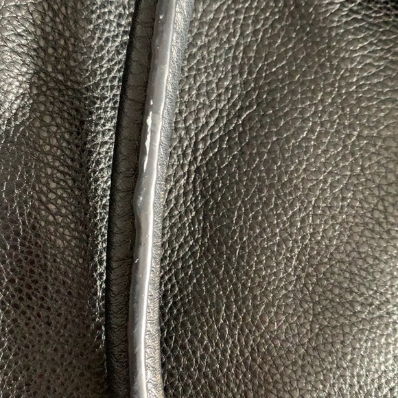 Michael Kors Hamilton Leather Purse with Gold Hardware - Picture 11 of 11